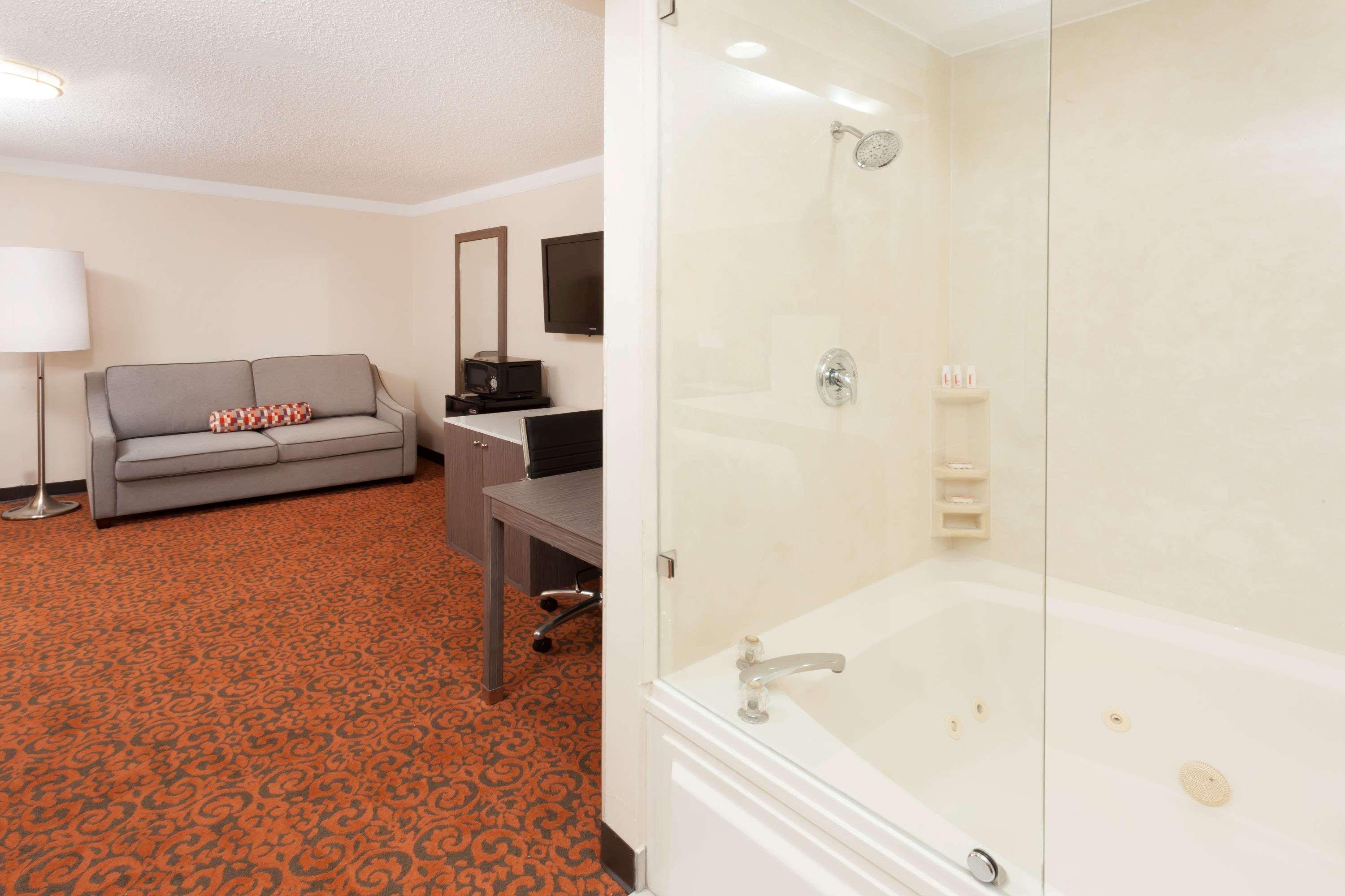 Hotel Baymont By Wyndham Chicago/Alsip Exterior foto
